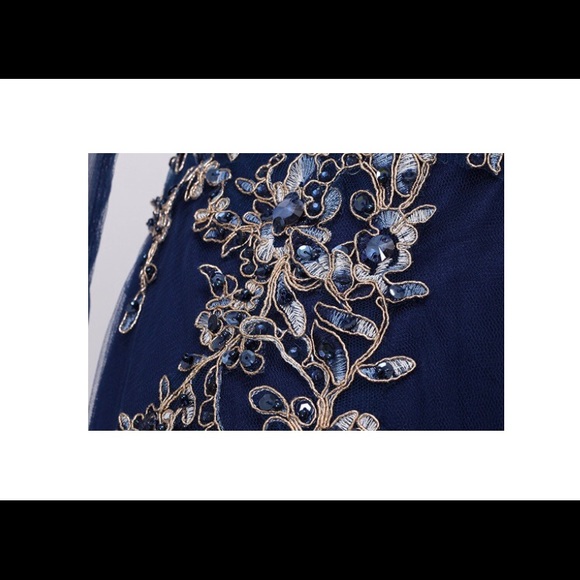 🆕Long Sleeve Embroidery Gown - Picture 5 of 6